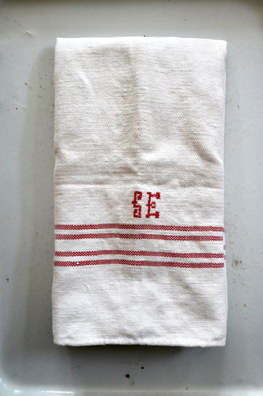 vintage monogrammed French linen tea towel 'torchon' with initials SE