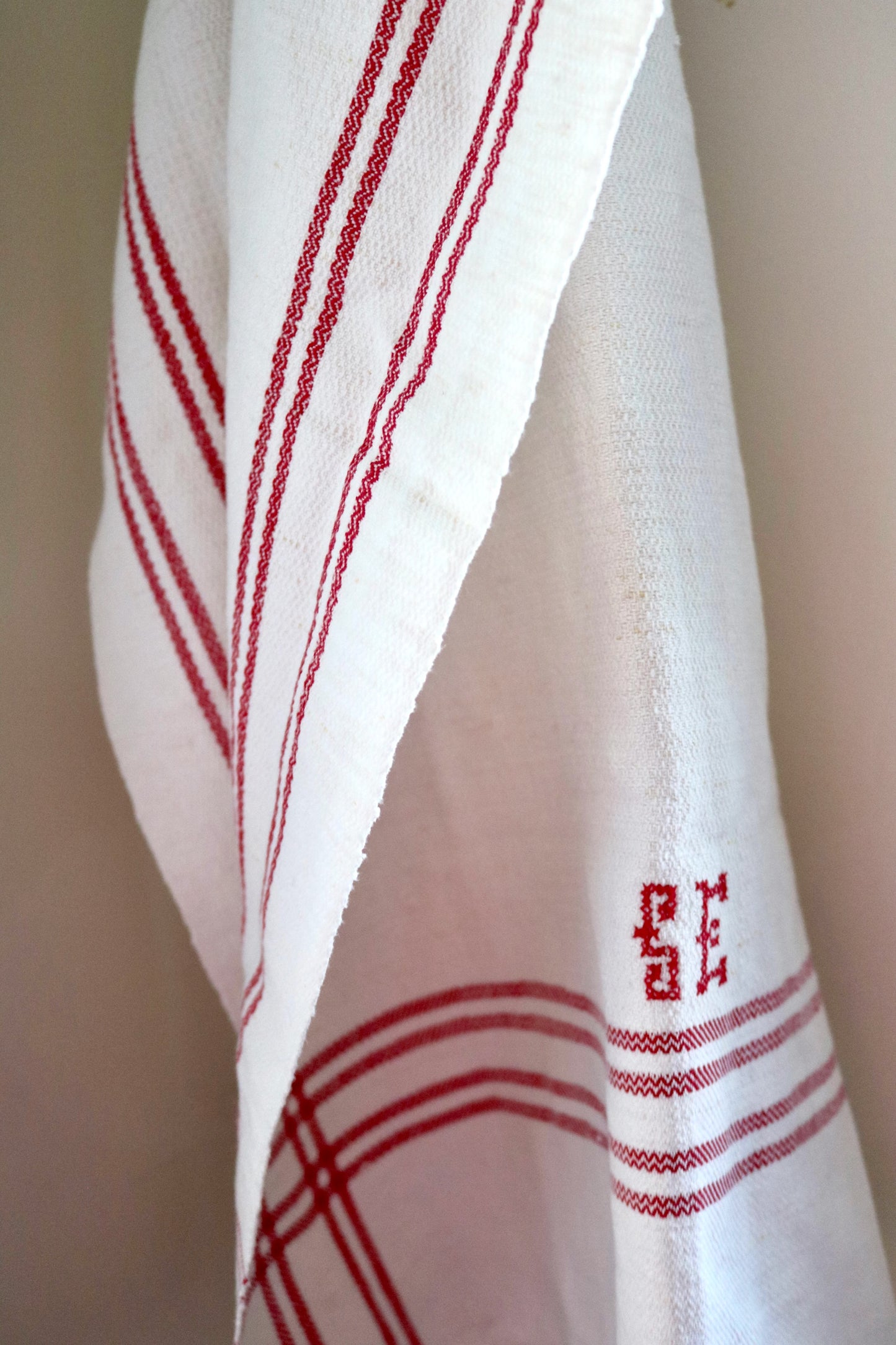 vintage monogrammed French linen tea towel 'torchon' with initials SE