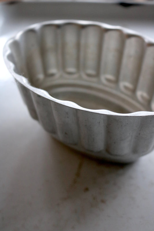 vintage baking cake mold - oval