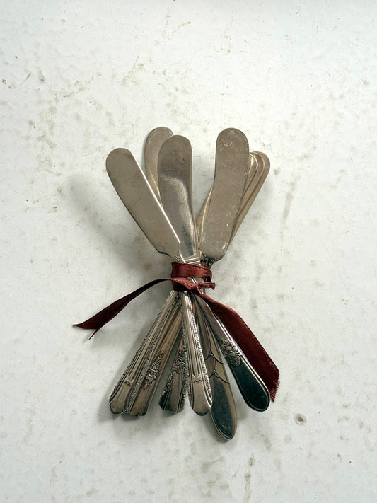 vintage silver plate Rogers butter knives - set of 7