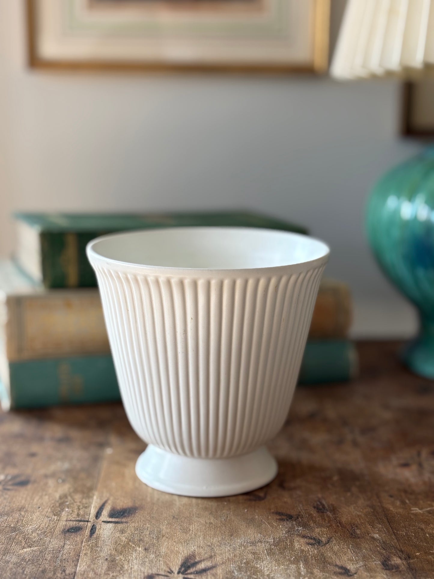 vintage mid-century white Wedgwood Moonstone planter 'Etruria & Barlaston'