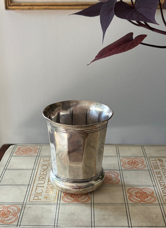 Gobelet ancien en argent français gravé « Monique »