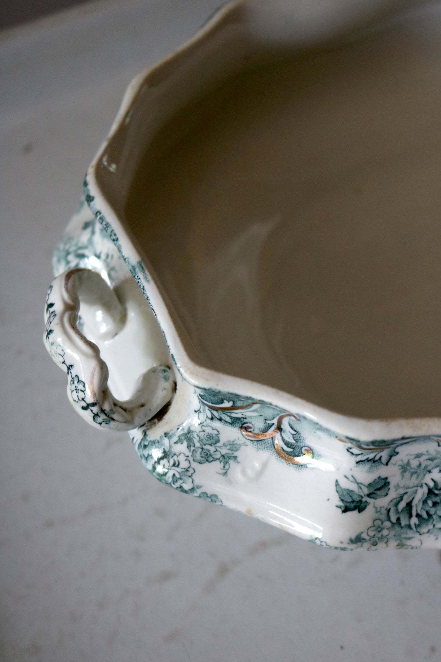 antique Wedgwood transferware tureen 'Elsie'