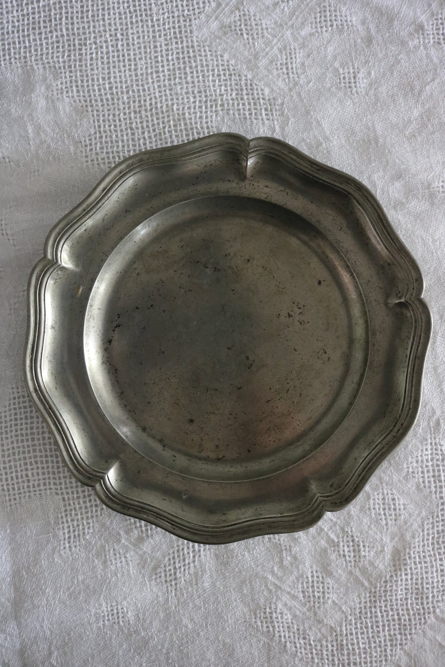 antique Belgian pewter plate made by Robert Pompe