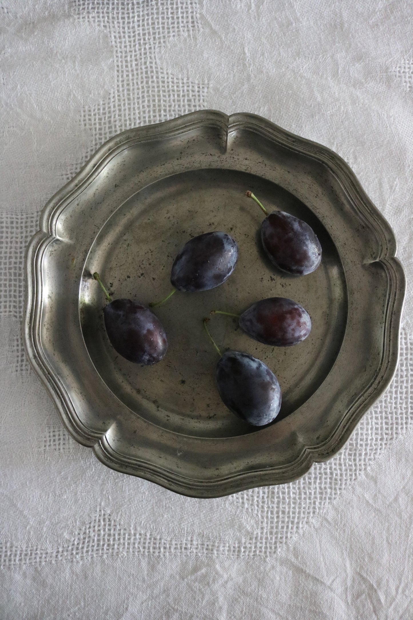 antique Belgian pewter plate made by Robert Pompe