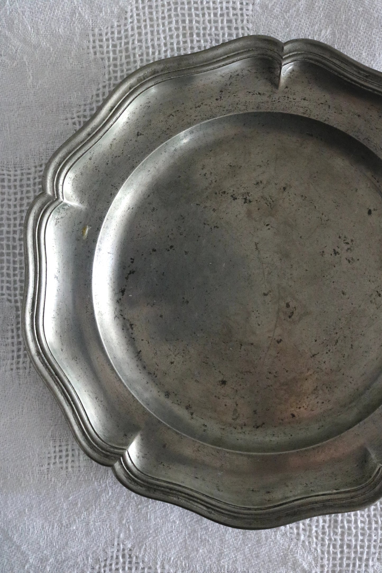 antique Belgian pewter plate made by Robert Pompe