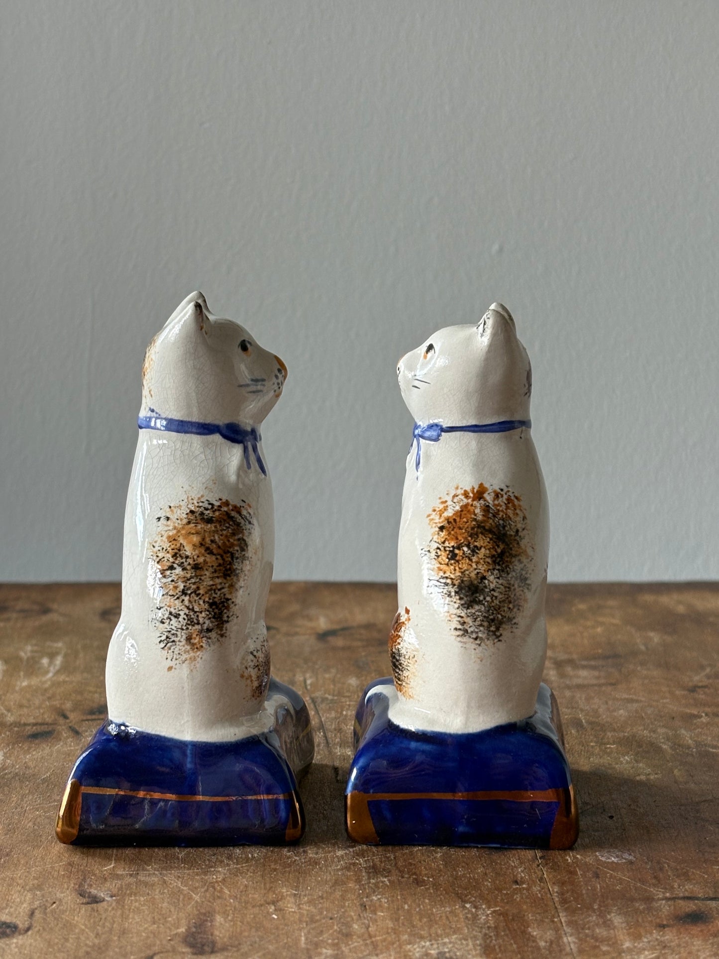 vintage Staffordshire mantel cats - set of 2