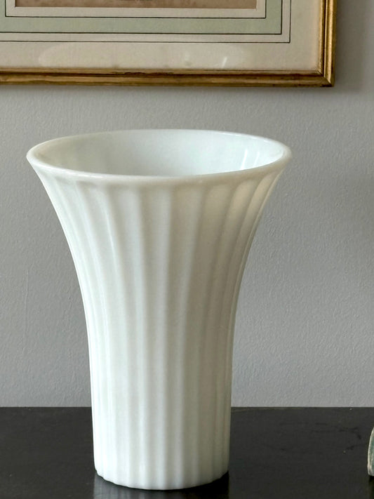 vase en verre opalin vintage