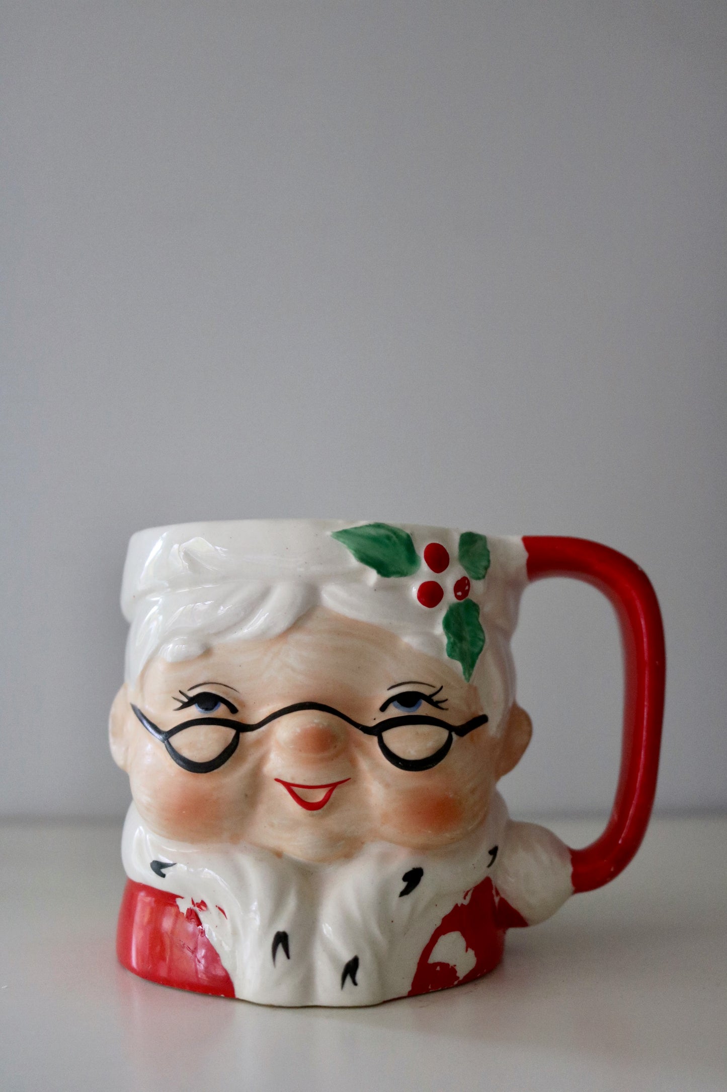 vintage Santa and Mrs. Claus mug set