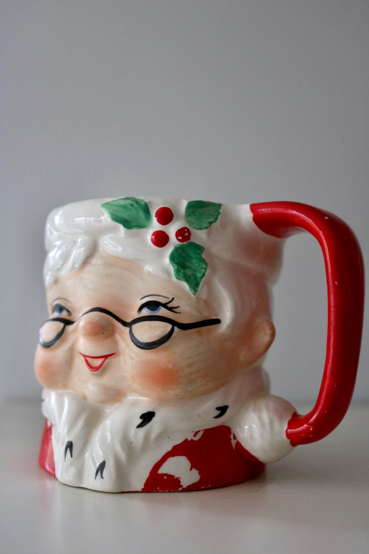 vintage Santa and Mrs. Claus mug set