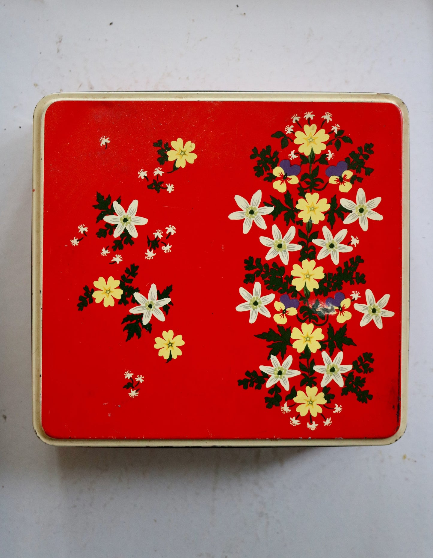 vintage floral cookie tin