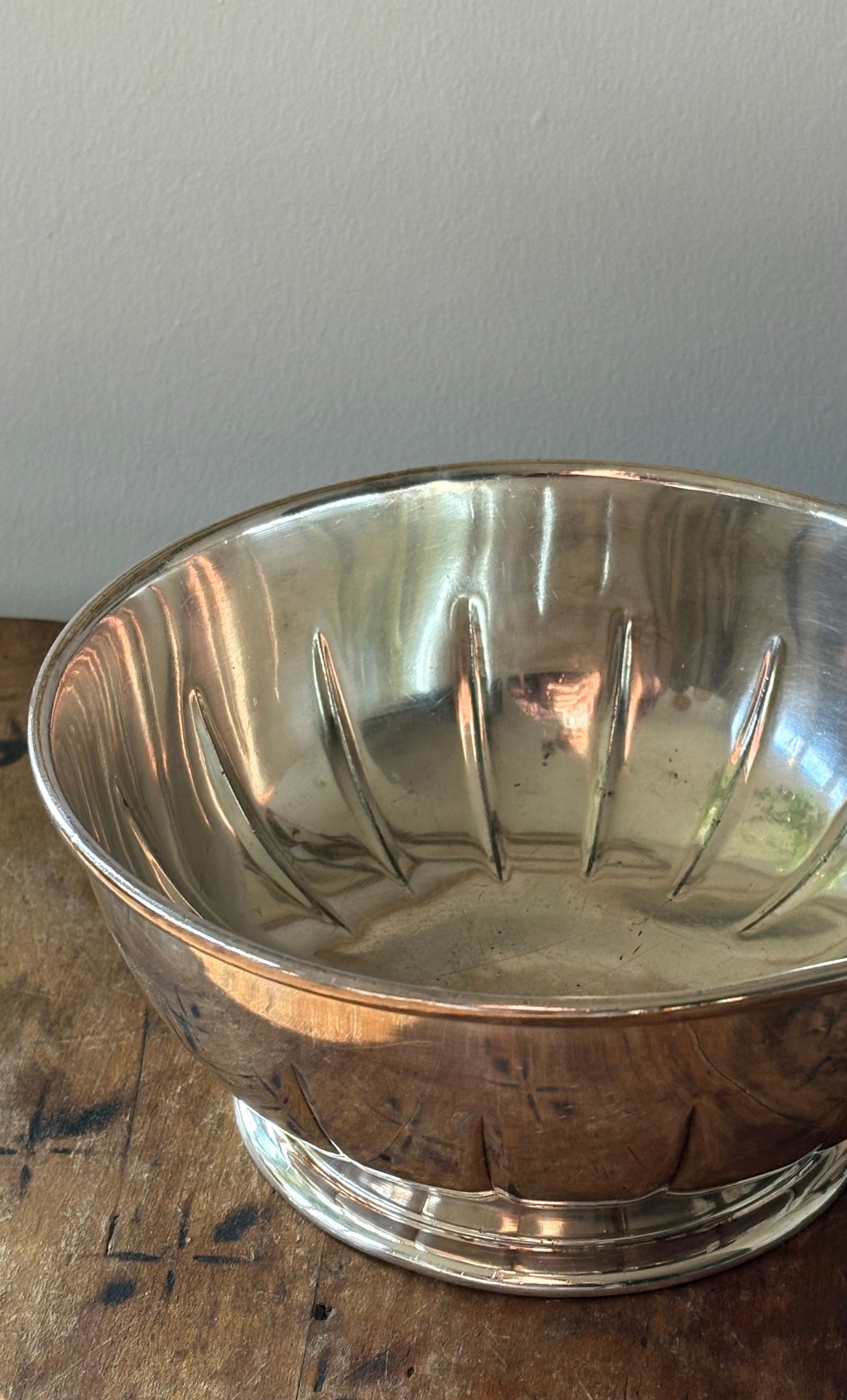Silver plate footed bowl 'W.M.A Rogers'