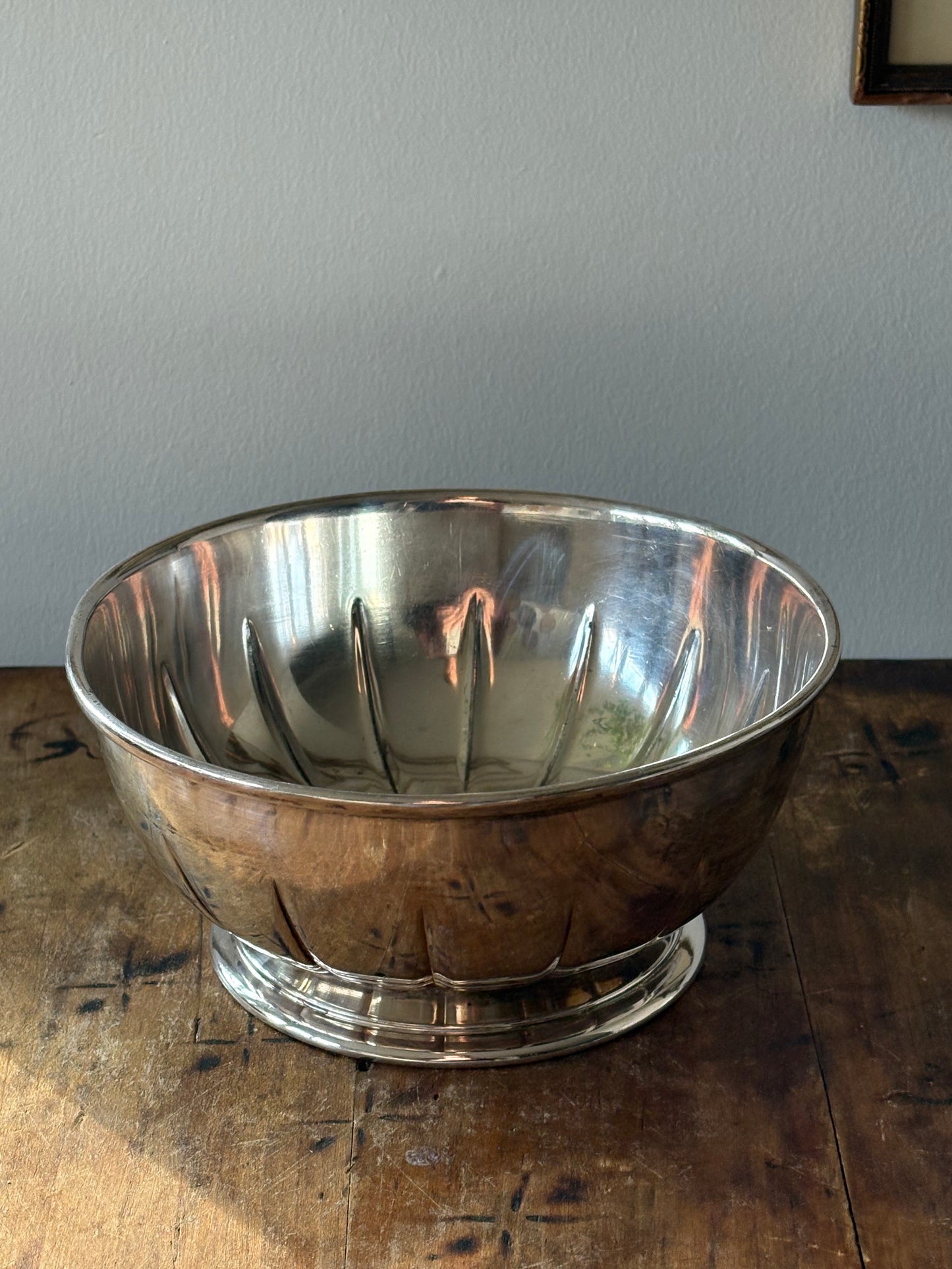 Silver plate footed bowl 'W.M.A Rogers'