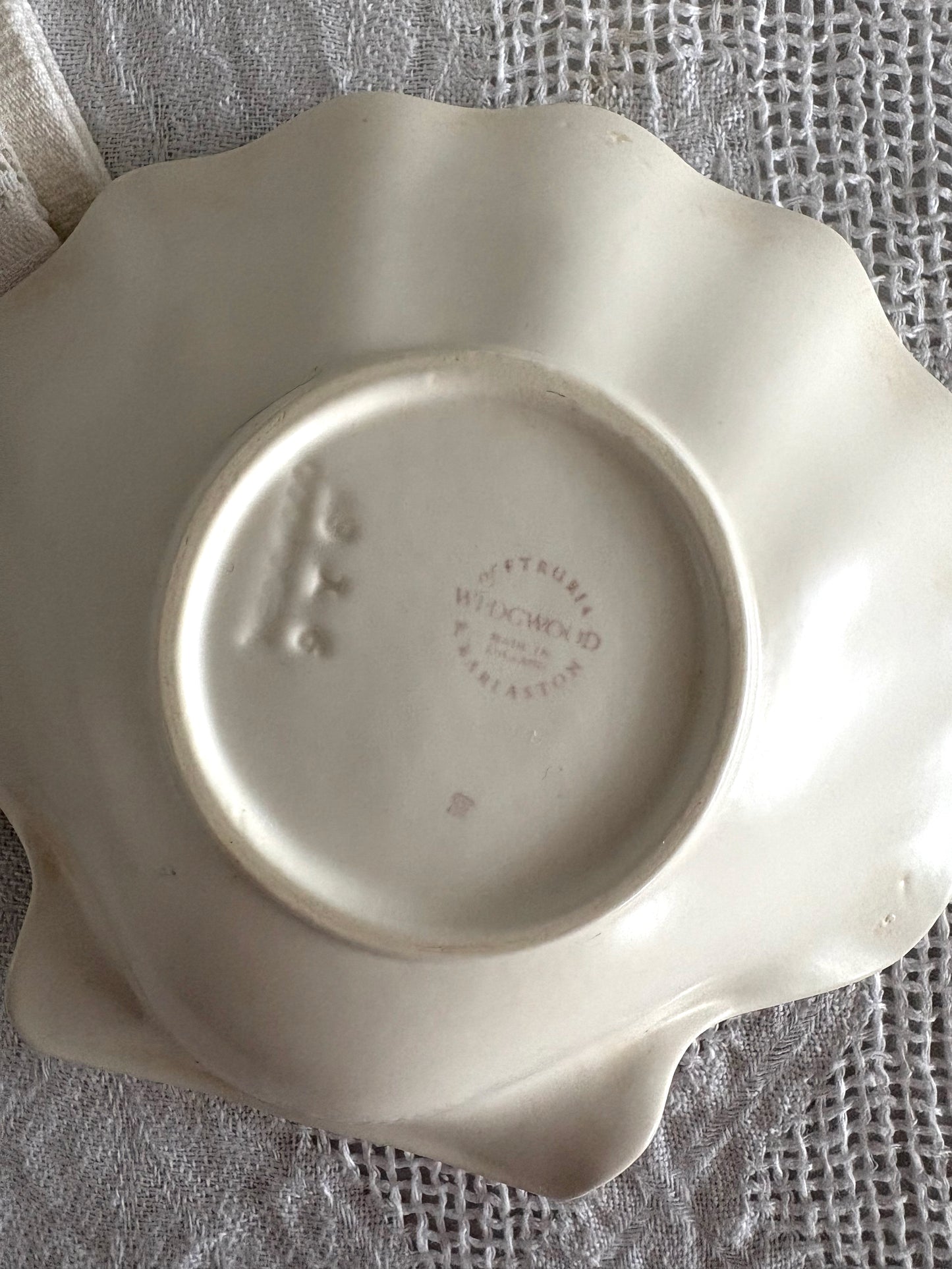 Vintage Wedgwood Etruria and Barlaston shell shaped dish